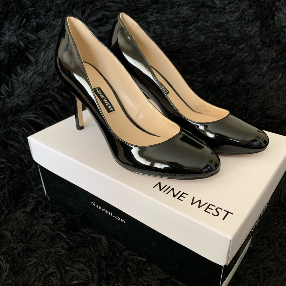 NIB-Nine West Dylan Black Classic Round-Toe Pump